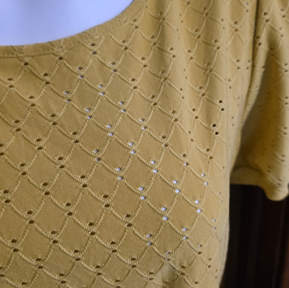 W5 Tie Hem Eyelet Top Golden Yellow Size M - Picture 7 of 8